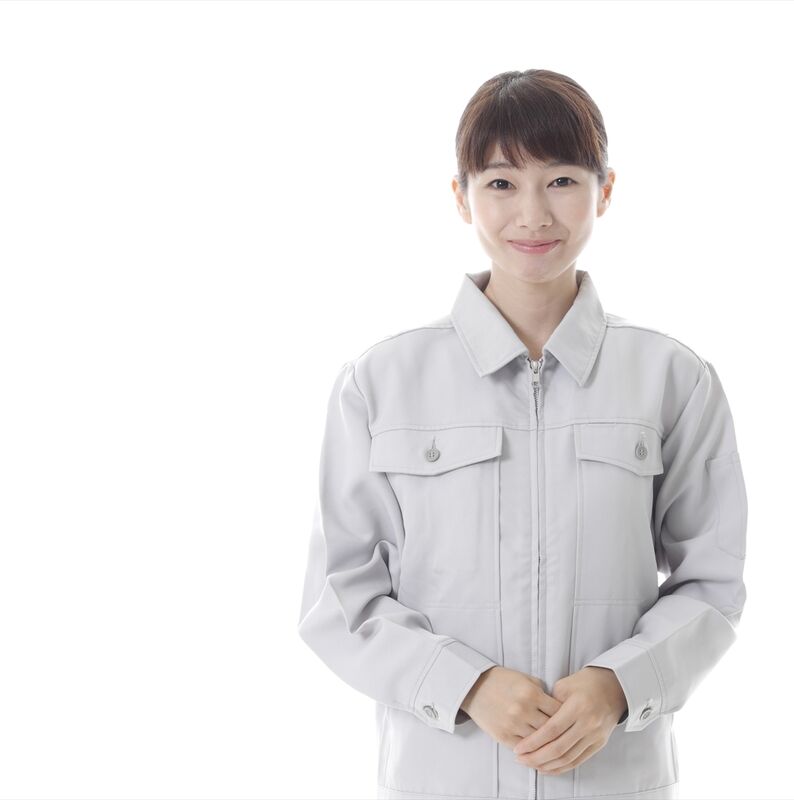 丁寧な女性のスタッフ